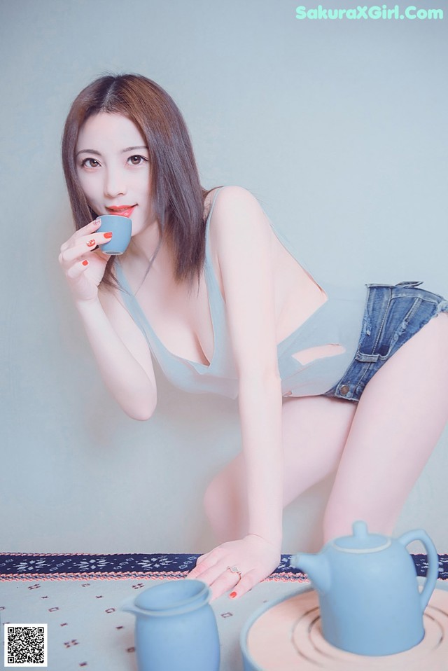 TouTiao 2018-04-20: 迪 爱 儿 跨栏 背心 (22 photos) No.aa1f3e